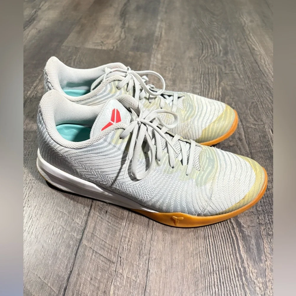 NIKE Kobe Mentality II 2 Sneakers Wolf Gray Gum